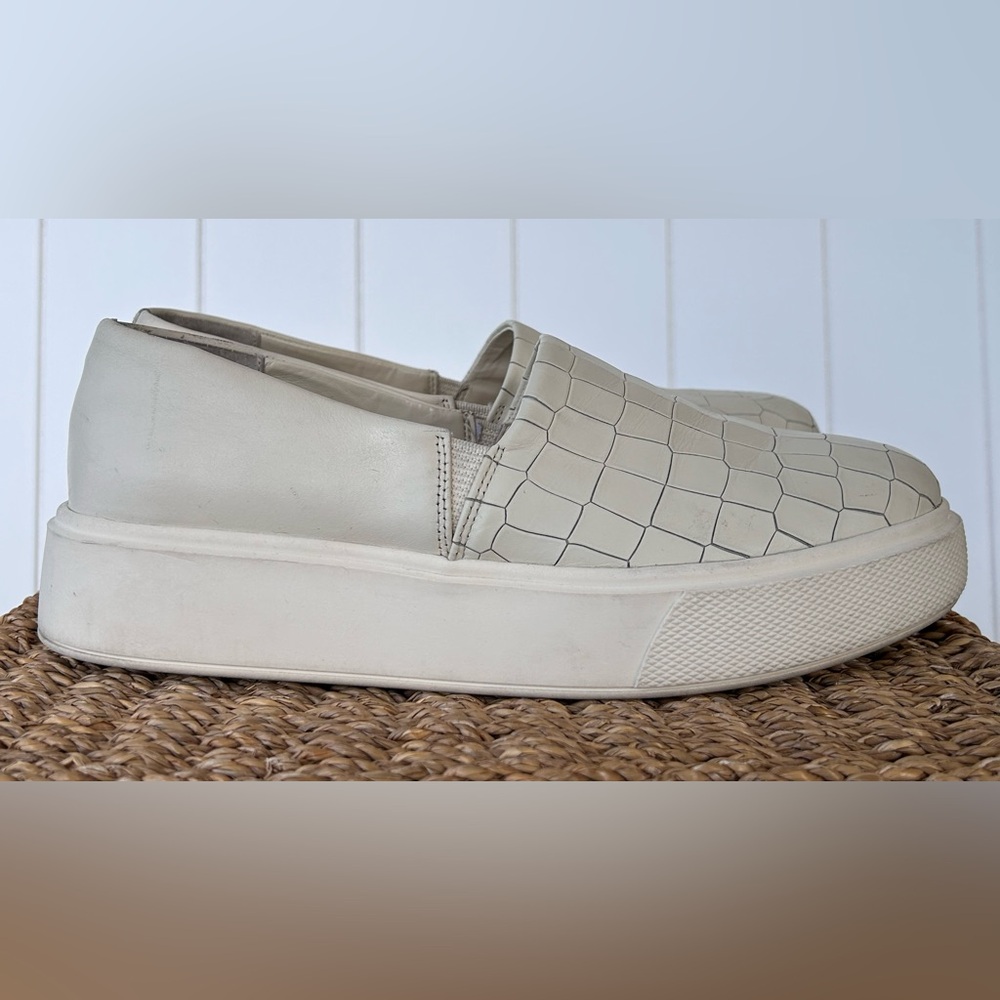 Vince‎ Camuto Women’s Abbinna Croc Embossed Platform Flat Cream Size 9.5M - Picture 5 of 11